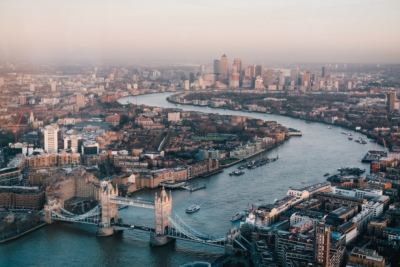 Vista aerea di Londra con il Tower Bridge